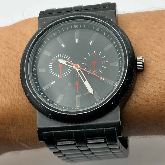Black Retro Men’s Watch - Picture 1 of 4
